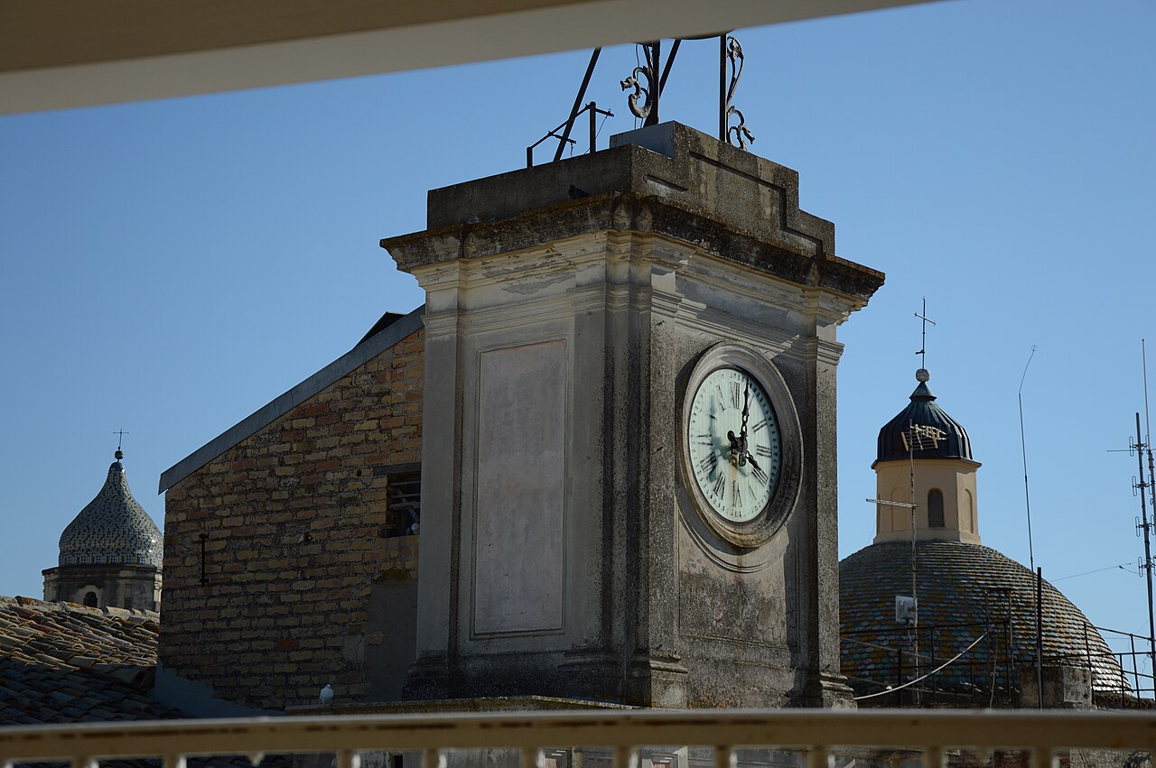 Orologio del complesso dei Celestini nel centro di San Severo
