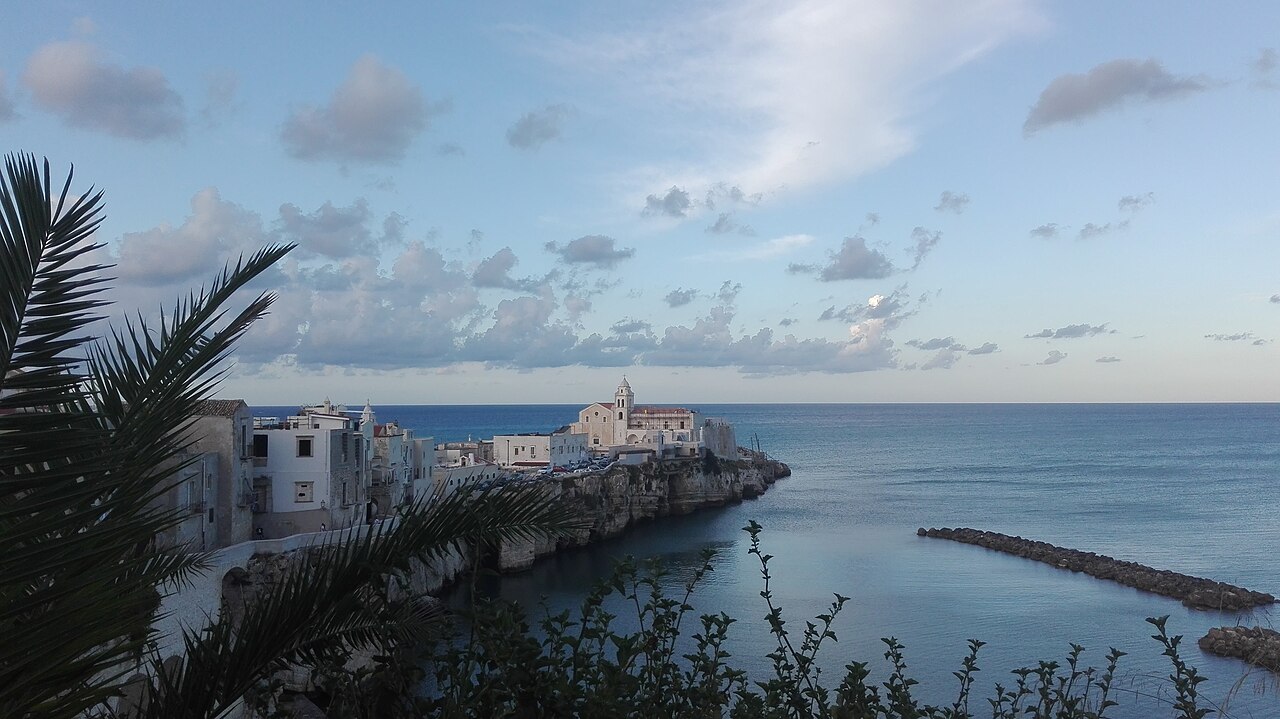 Il centro di Vieste sul promontorio affacciato sul mare