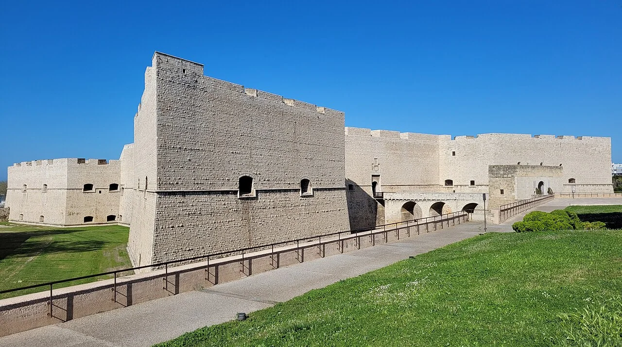 Il Castello di Barletta e il percorso di accesso al complesso